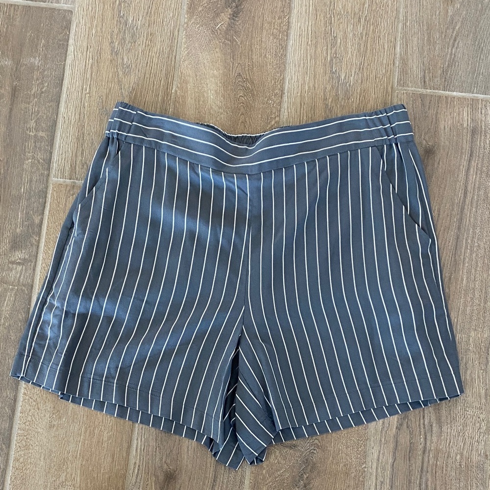 Nine West Pinstriped Gray Women's Bermudas